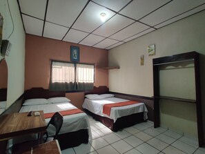 Room - Hotel Latino (Santa Ana)