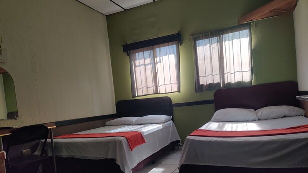 Room - Hotel Latino (Santa Ana)
