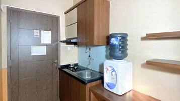 Economy-Einzelzimmer, Balkon | Eigene Küche | Kühlschrank, Geschirrspüler, Kochgeschirr/Geschirr/Besteck