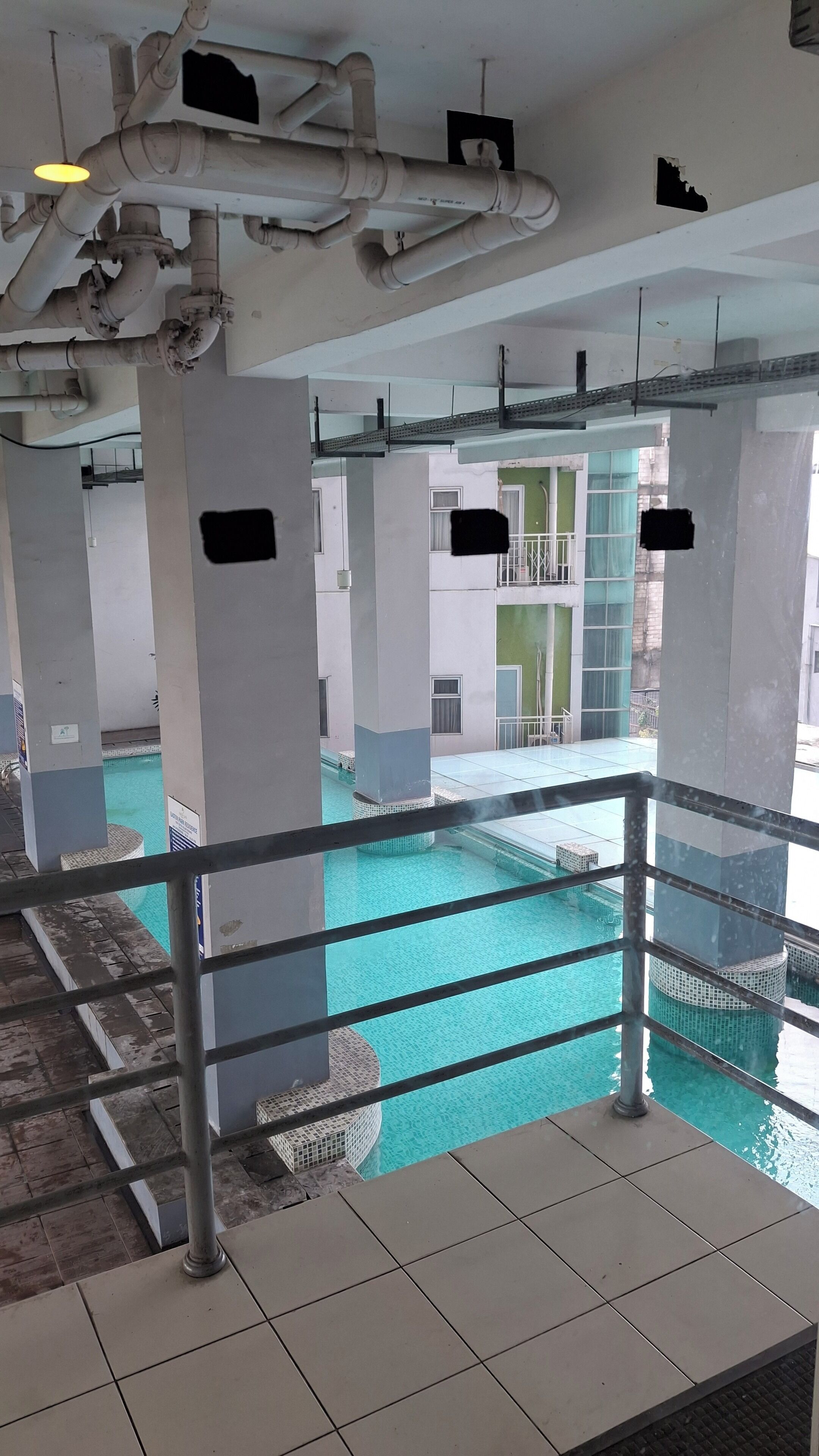 สระว่ายน้ำ