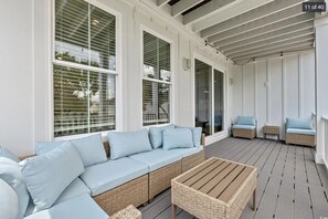 Terrace/patio - Spacious NEW Luxury 5 Bedroom / 6 Bath Custom Home with Pool and Elevator (North Myrtle Beach)