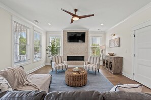 Living area - Spacious NEW Luxury 5 Bedroom / 6 Bath Custom Home with Pool and Elevator (North Myrtle Beach)