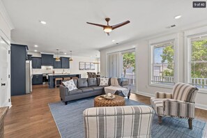 Living area - Spacious NEW Luxury 5 Bedroom / 6 Bath Custom Home with Pool and Elevator (North Myrtle Beach)