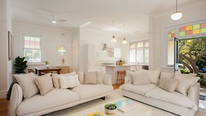 Smart TV, books - Bondi Coastal Cool Hosted by L'Abode (Bondi)