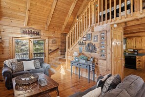 Apartment | 3 bedrooms - Firefly Holler by Beyond Expectations w Hot Tub (Pigeon Forge)