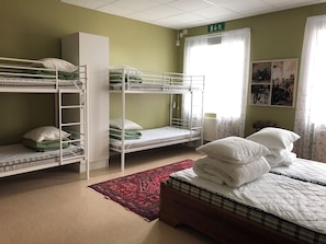 Comfort Quadruple Room | Blackout drapes, free WiFi, wheelchair access - Gothem Logi (Slite)