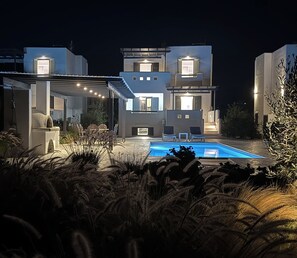 Exterior - Villa Finoe · 4-Bedroom Villa with Private Pool, BBQ, 7-Minute Walk to the Beach (Naxos Island)