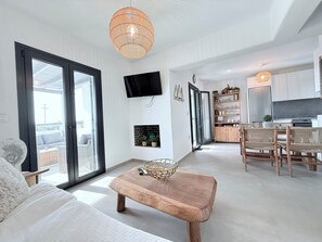 4 bedrooms, iron/ironing board, free WiFi, bed sheets - Villa Finoe · 4-Bedroom Villa with Private Pool, BBQ, 7-Minute Walk to the Beach (Naxos Island)