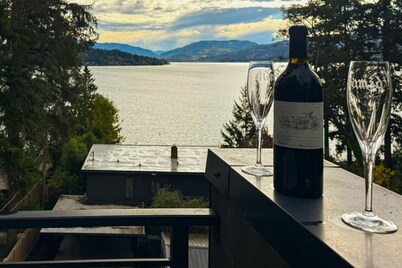 Bayview Modern Luxury by the Lake