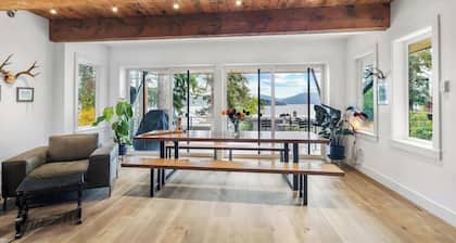 Bayview Modern Luxury by the Lake