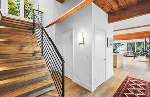 Interior - Bayview Modern Luxury by the Lake (Bellevue)