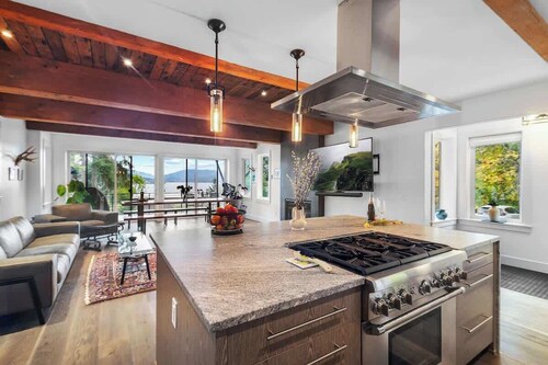 Bayview Modern Luxury by the Lake