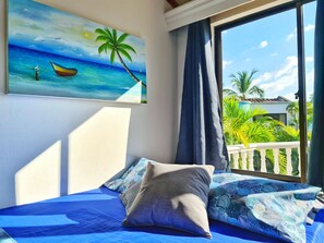 4 habitaciones, tabla de planchar con plancha, wifi y ropa de cama 