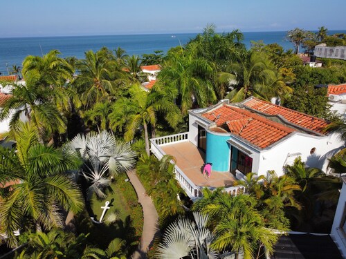 Staynova Tolu Cottage with Pool, Beach and Service