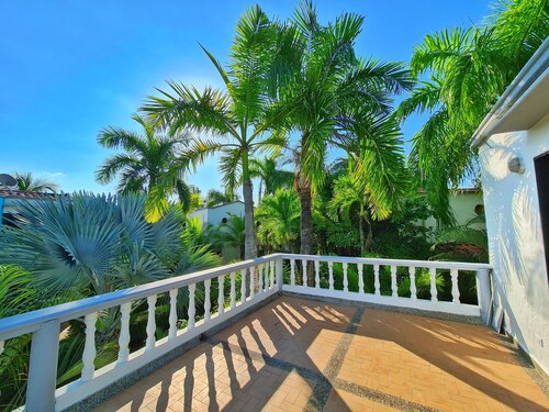 Staynova Tolu Cottage with Pool, Beach and Service