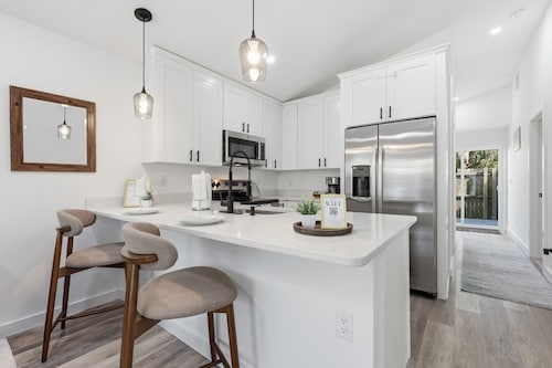 Family Getaway: Pet Friendly • Close to Downtown