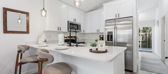 Family Getaway: Pet Friendly • Close to Downtown