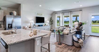 Beautiful 3-bedroom house in charming Lake Charles with AC,and 2 full bathrooms.