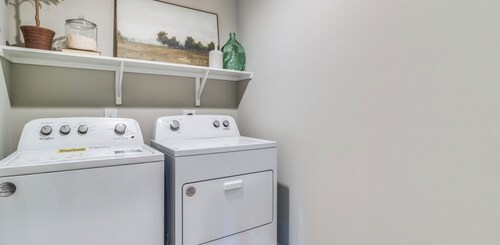 3-bedroom house in charming Lake Charles with AC, 2 full bathrooms. Very spacey