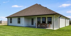 Exterior - Beautiful 3-bedroom house in charming Lake Charles with AC,and 2 full bathrooms. (Lake charles)