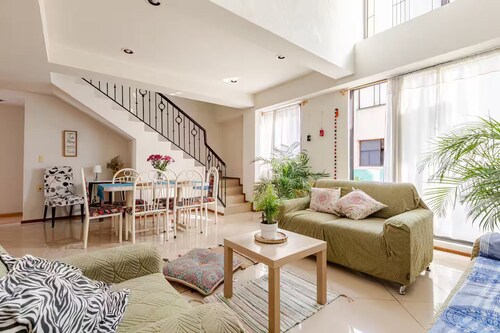 LOlive Sunny PH. 3 min WTC. 9px/4BD/3BT/ 8 beds.