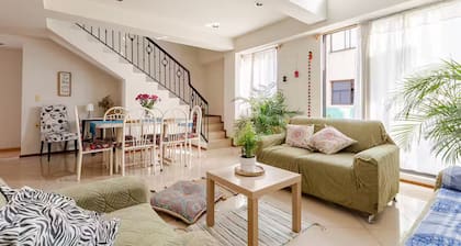 LOlive Sunny PH. 3 min WTC. 9px/4BD/3BT/ 8 beds.