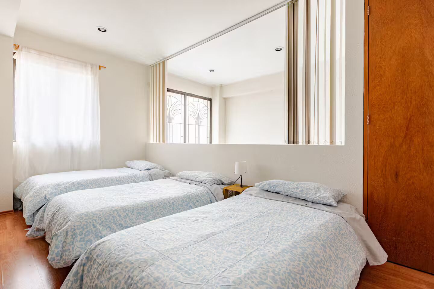 4 室のベッドルーム、WiFi、ベッドシーツ、車椅子でアクセスできる設備