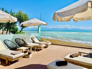 Property grounds - Beachfront Villa Anatoli with private heated pool (Sidari)