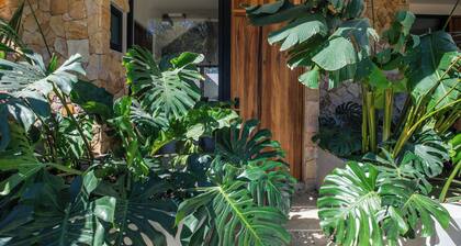 Luxury Modern Townhome Retreat âą Private Plunge Pool âą Secure & Serene