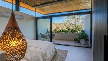 3 bedrooms, in-room safe, desk, free WiFi
