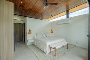 3 bedrooms, in-room safe, desk, free WiFi