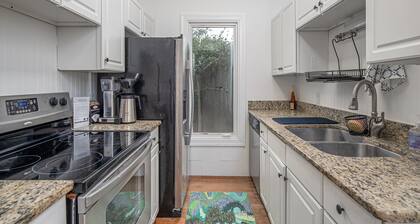 Charming One-Bedroom Condo, Close to everything, With Parking
