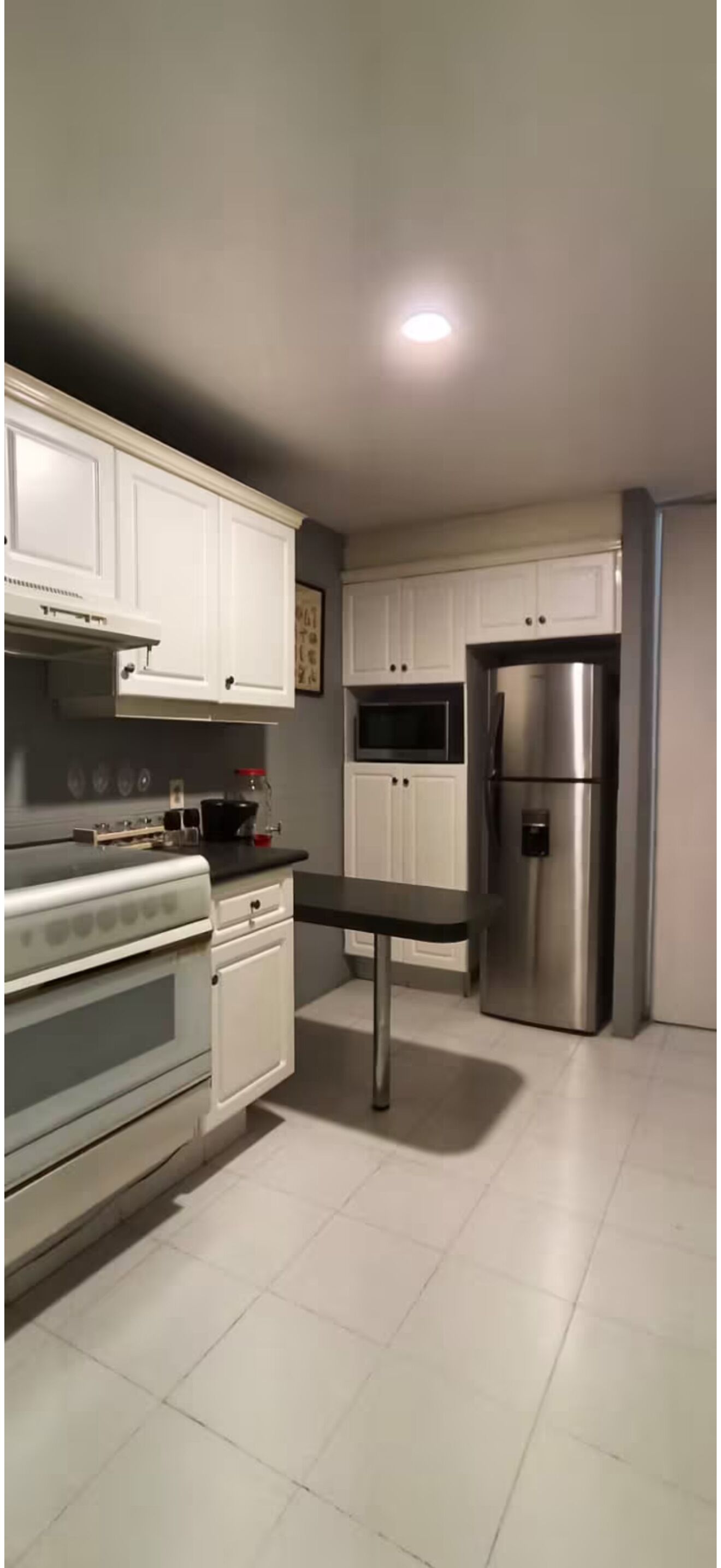 Kylskåp, mikrovågsugn, ugn och brödrost