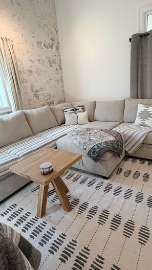 DVD player, stereo - Industrial farmhouse style private guest house (New Caney)