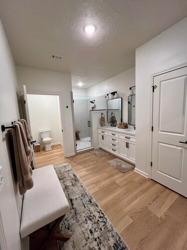 Cozy newly renovated 3 bedroom condo! Only 12-15 min walk to campus.