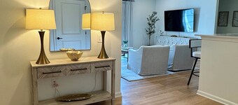 Cozy newly renovated 3 bedroom condo! Only 12-15 min walk to campus.