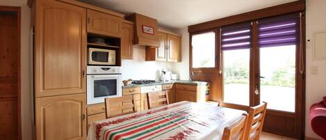 Fridge, microwave, dishwasher