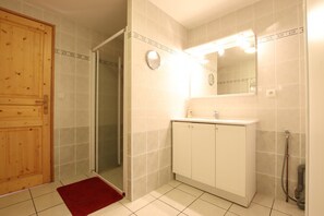 Shower - IRRINTZINA - AYHERRE (AYHERRE)