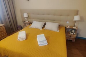 1 bedroom, iron/ironing board, free WiFi, bed sheets - Apartment - Sleeps 2 - Pool - Parking - Balcony (Albufeira)