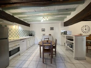 Fridge, microwave, stovetop, dishwasher - EKI-ALDE - ITXASSOU - Gîte (ITXASSOU)