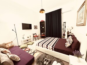 Hypo-allergenic bedding, down duvets, in-room safe, desk