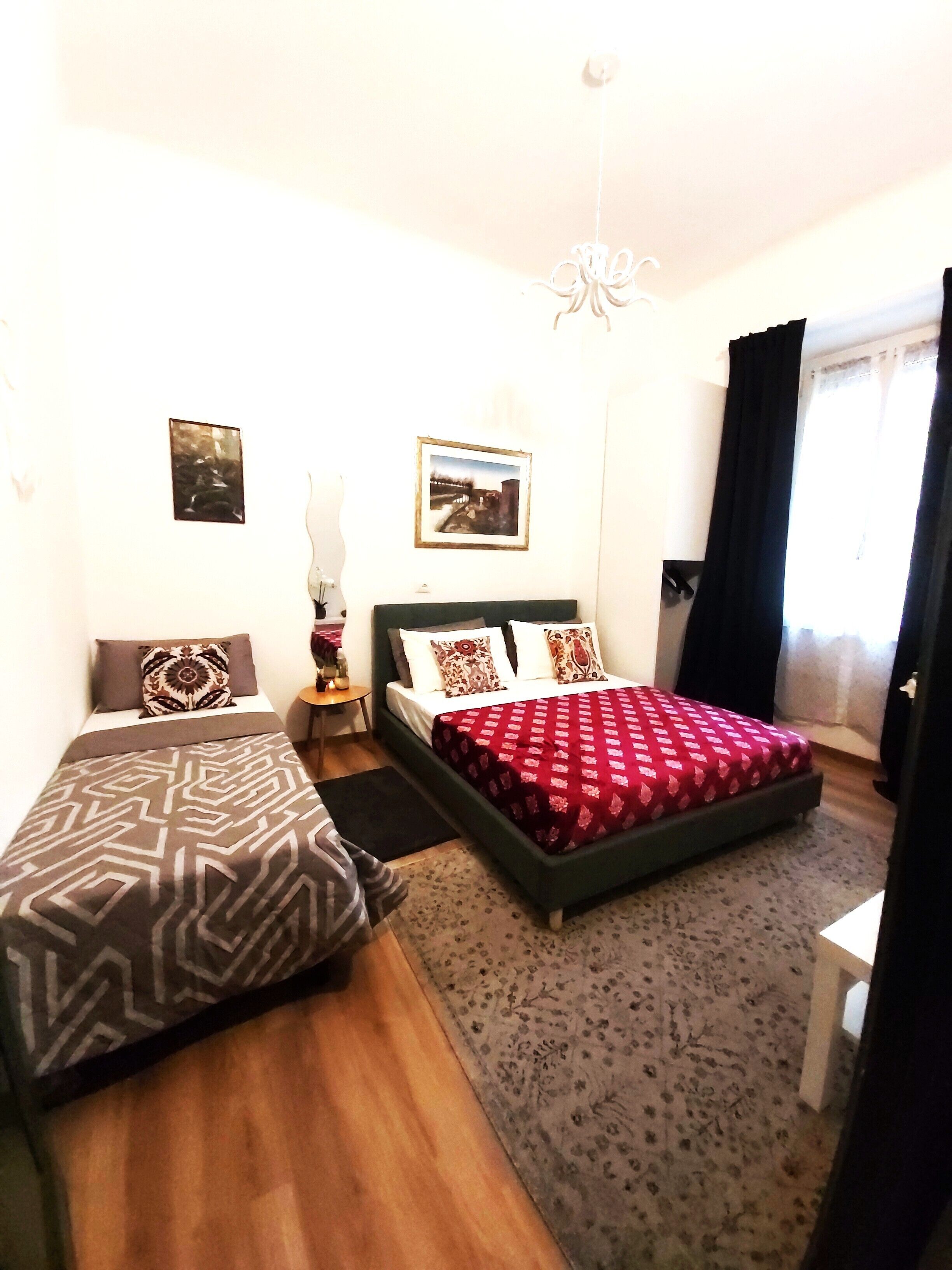 Hypo-allergenic bedding, down comforters, in-room safe, desk