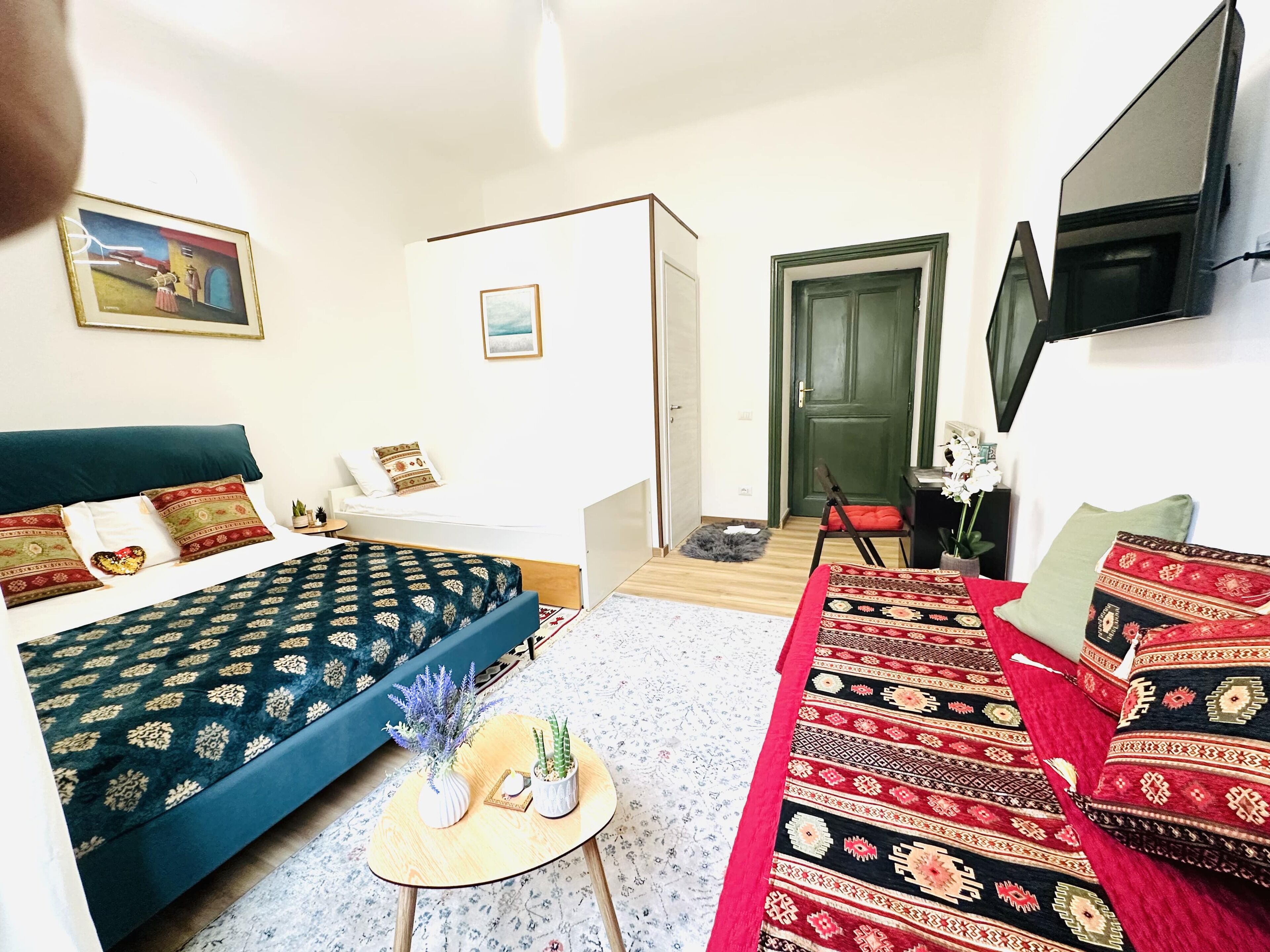 Roupas de cama antialérgicas, edredons de pluma, cofres nos quartos