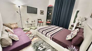 Zimmer, Stadtblick | Zimmersafe, Schreibtisch, laptopgeeigneter Arbeitsplatz