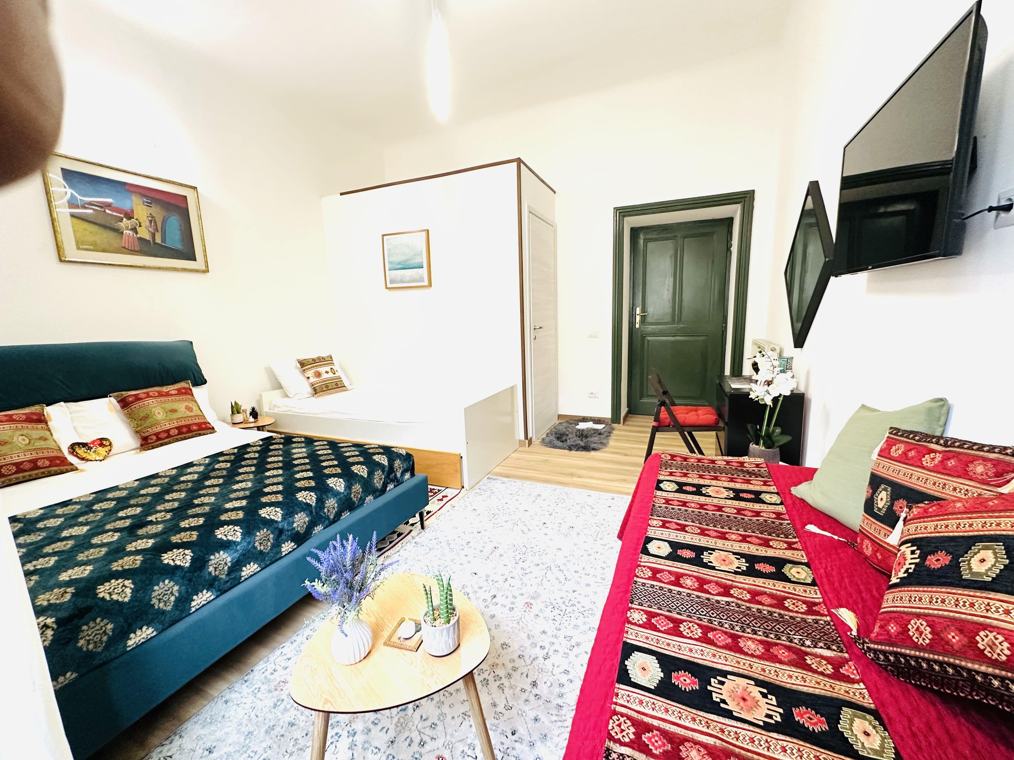 Hypo-allergenic bedding, down comforters, in-room safe, desk