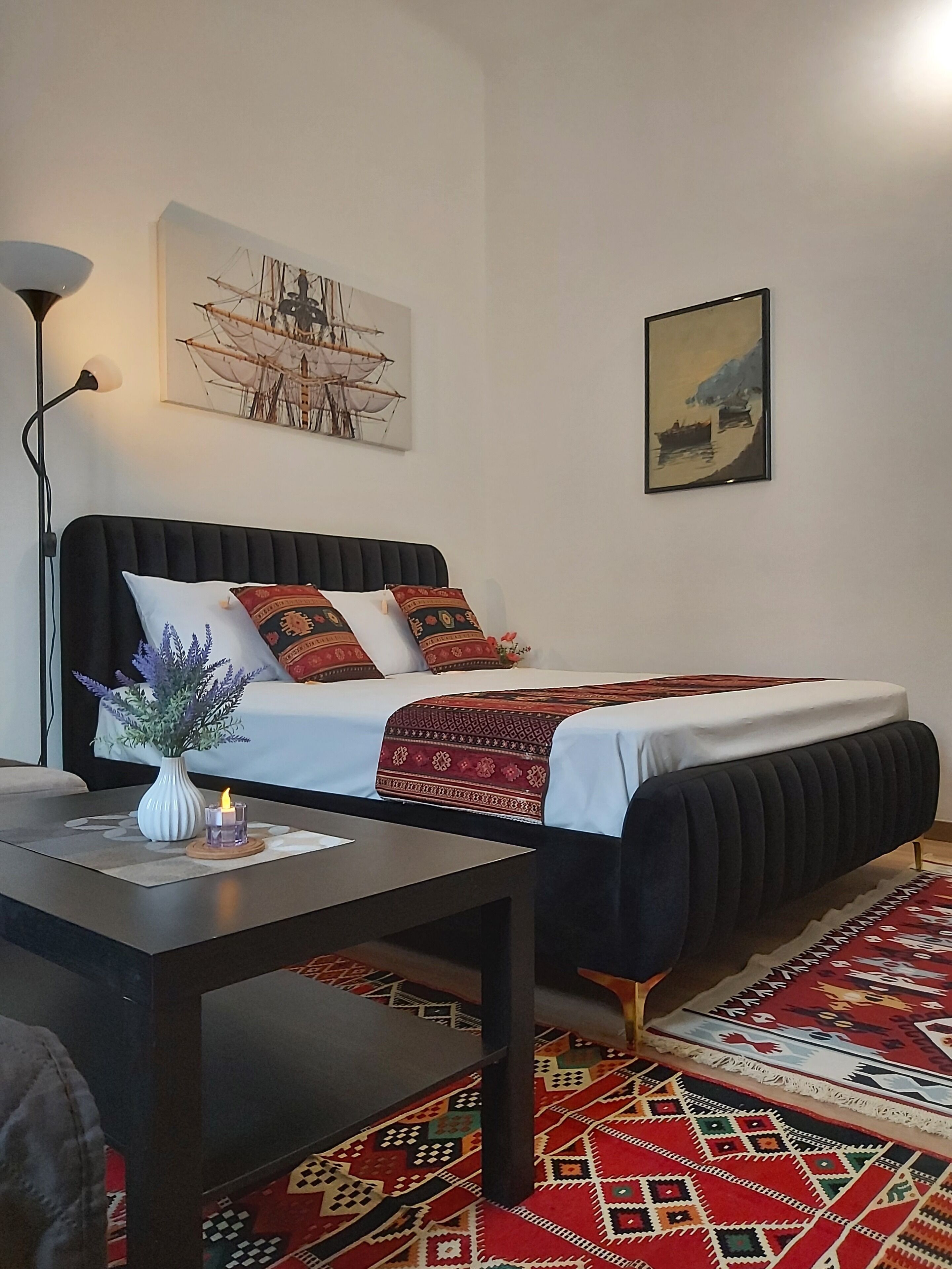 Hypo-allergenic bedding, down comforters, in-room safe, desk