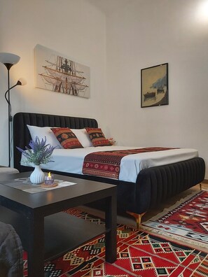 Hypo-allergenic bedding, down duvets, in-room safe, desk