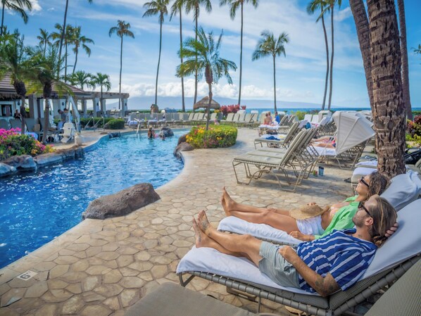 Choose from two pools to lounge by, just a few steps from the beach. - Surf Break Directly Out Front! – Kaanapali Alii 114 (Lahaina)