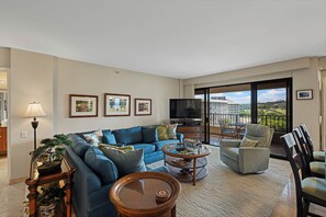 TV - Spacious Island Condo on Top-Voted Beach (Lahaina)
