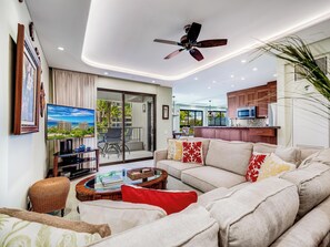 TV - Hawaiian Inspired 2BD Ocean View Condo (Lahaina)